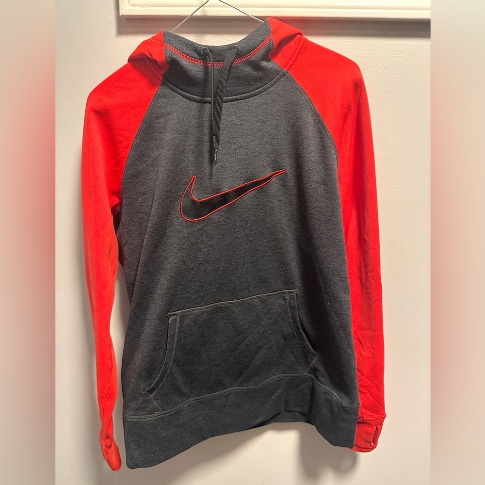 Nike Women’s Therma Fit Hoodie- Large